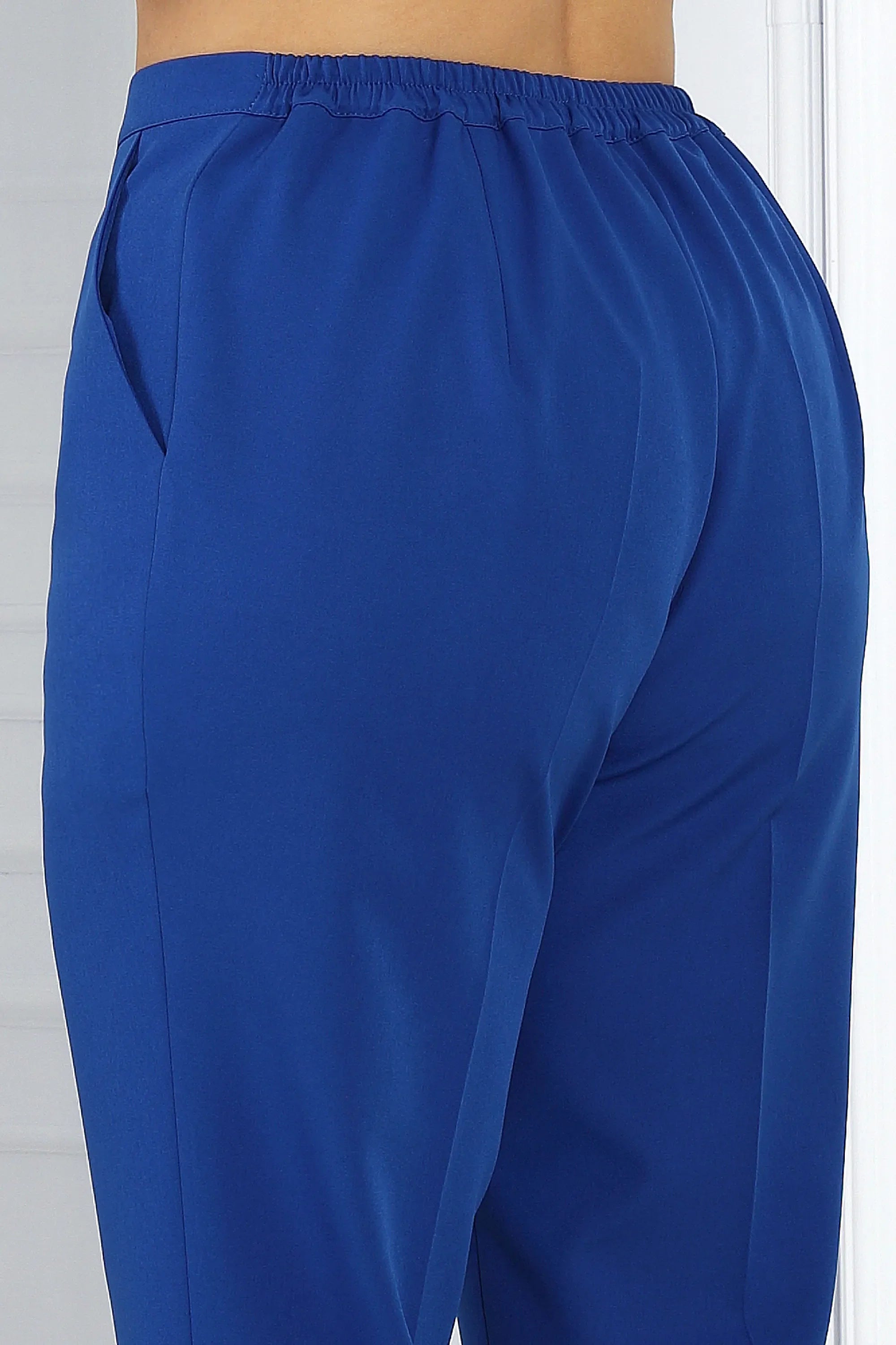 Costum albastru din trei piese elegant și luxos