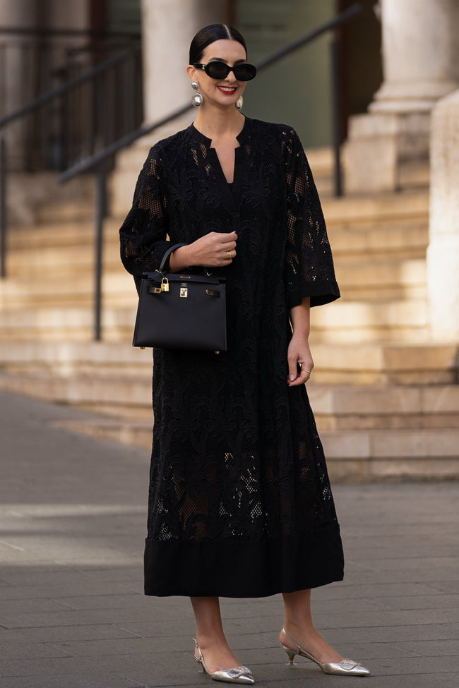 Rochie elegantă din dantelă cu decolteu în V