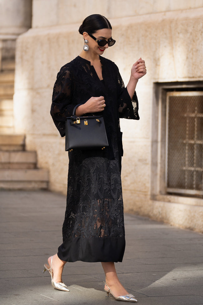 Rochie elegantă din dantelă cu decolteu în V